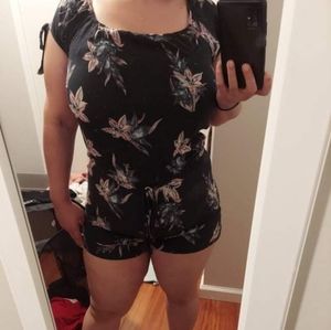 Black flower print romper